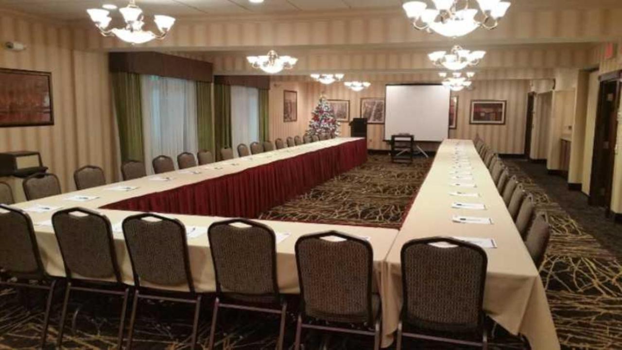 Holiday Inn Express Hotel & Suites Youngstown North-Warren/Niles By Ihg Exterior foto